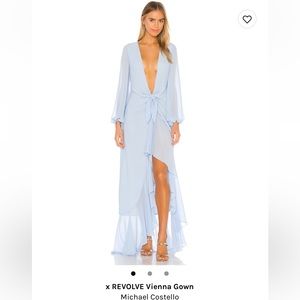 Michael Costello Revolve Vianna Gown (never worn) 5’4 meant for a model